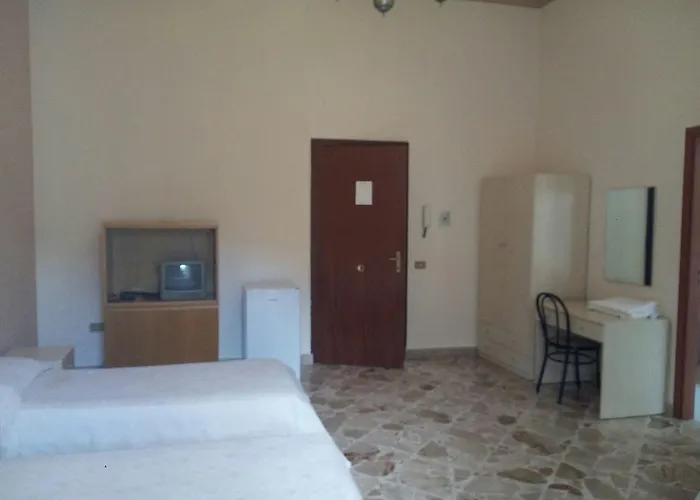 Italy House בית הארחה